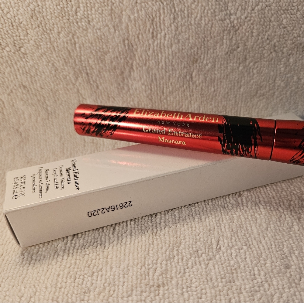 Elizabeth Arden Grand Entrance Mascara - Long Wearing & Water Resistant BLACK